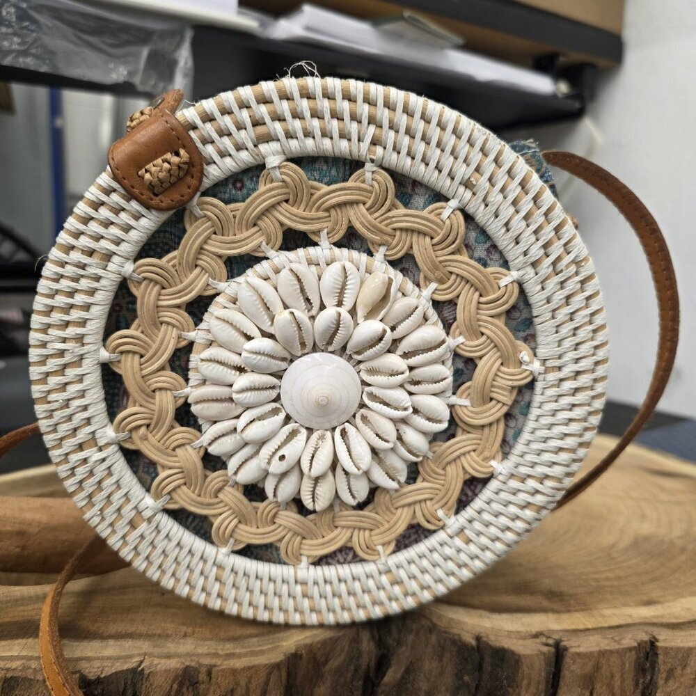 White Wicker Seashells Round Rattan Crossbody Purse Leather Strap Summer boho - Picture 8 of 8